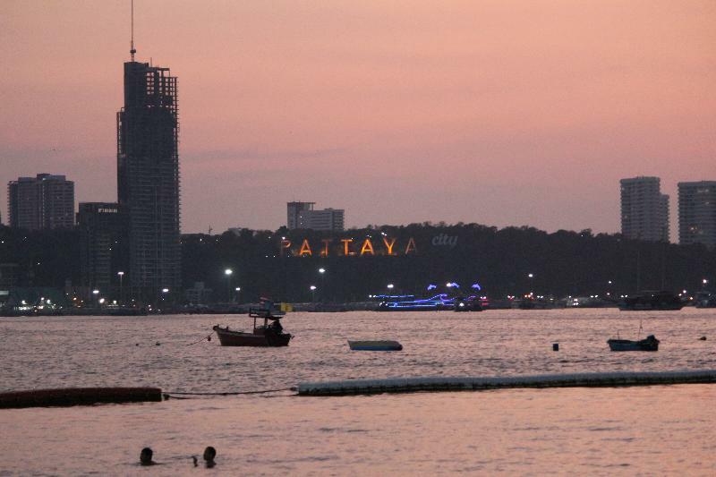 Nova Park Hotel Pattaya Esterno foto
